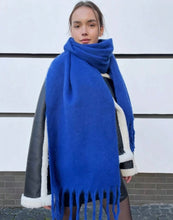 Load image into Gallery viewer, Plain warm handle scarf - Blue
