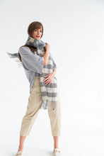 Load image into Gallery viewer, LUNA BOX TOP GREY CASHMERE
