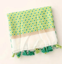 Load image into Gallery viewer, Viscose scarf - Green print

