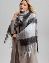 Load image into Gallery viewer, Checked warm handle scarf - Black grey
