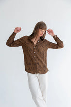 Load image into Gallery viewer, BOYFRIEND SHIRT BROWN ANIMAL PRINT
