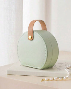 Portable jewellery box with handle
