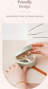 Portable jewellery box with handle