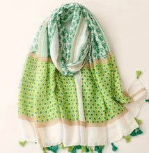Load image into Gallery viewer, Viscose scarf - Green print
