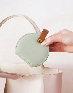 Portable jewellery box with handle