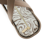 Load image into Gallery viewer, Fenn Original Collection – Stone handbag – Pattern Inner – Gold Zip – Light Stone Flat Handle
