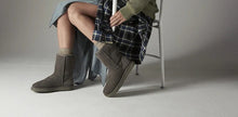 Load image into Gallery viewer, Ugg Classic short - Grey

