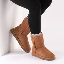 Load image into Gallery viewer, Ugg Classic short - Chestnut
