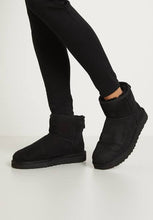 Load image into Gallery viewer, Ugg Classic Mini - Black
